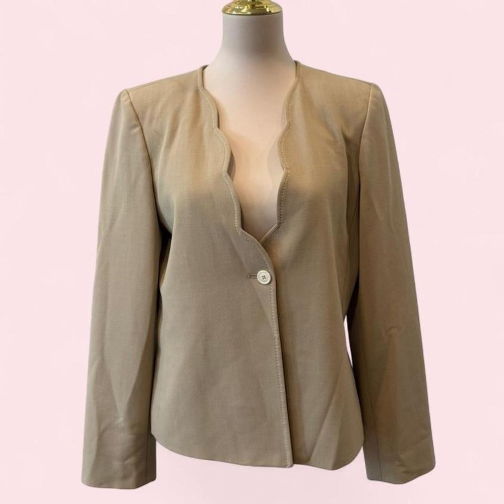 Vintage‎ Harvé Benard Tan Single Button Blazer Scallop Neckline Size 10